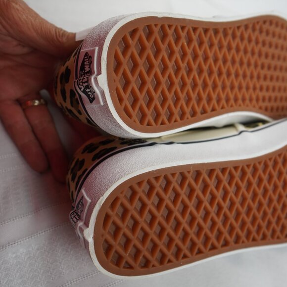 Vans Slip On Shoes Womens Size 11 Leopard Print Canvas Classic Skate Sneakers - Picture 9 of 9